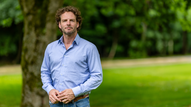 Board Member & Psychiatrist Oswald Bloemen: “Everything of value is vulnerable – and that includes Yes We Can Clinics, our fellows and our staff.”