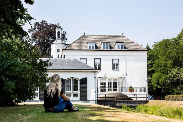 A drug-free clinic. That's pretty obvious, right?